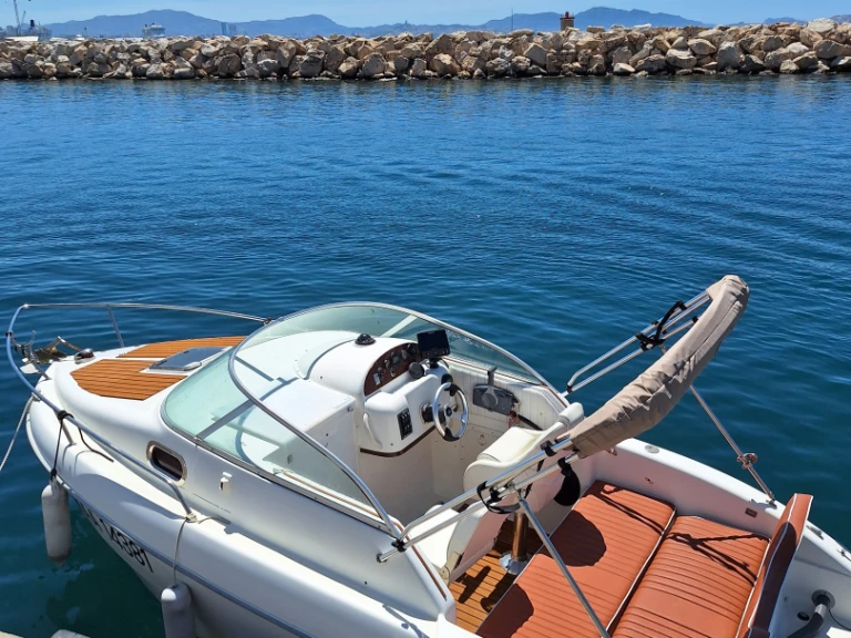 Pronajmout Motorová loď se skipperem či ne Sessa Marine v Marseille