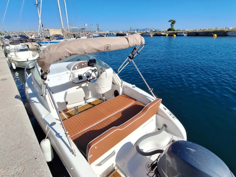 Pronájem Motorová loď v Marseille -Sessa Marine Oyster 20