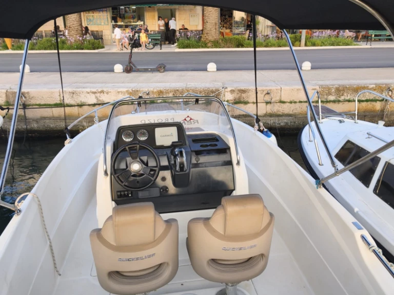 Pronájem Motorová loď v Vela Luka -Quicksilver Activ 555 Open