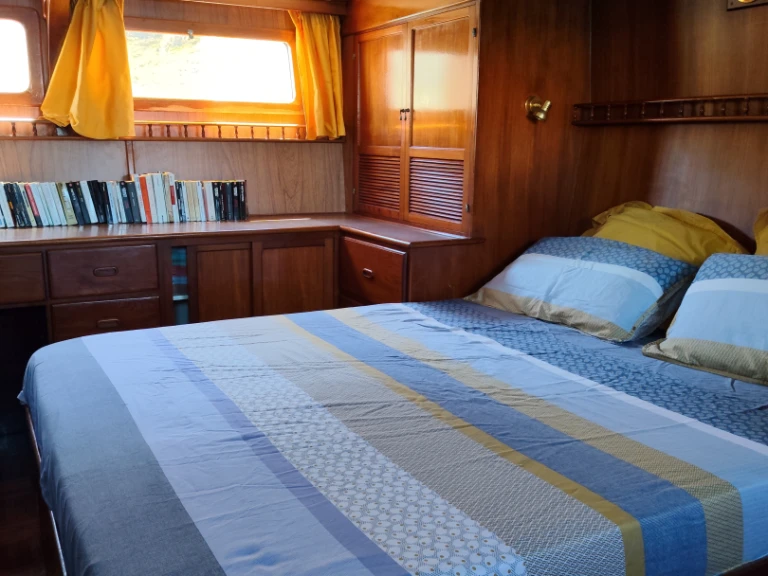 Pronájem Motorová loď MODERN BOAT s licencí
