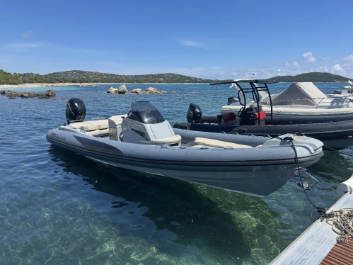 Pronajmout si Lomac Adrenalina 9.0 v Porto-Vecchio