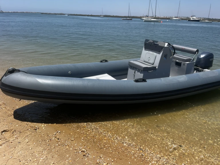 Pronajmout Polotuhá loď se skipperem či ne 3dtender v Faro