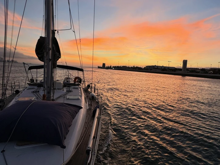 Pronajmout si Jeanneau Sun Odyssey 40.3 v Lisabon