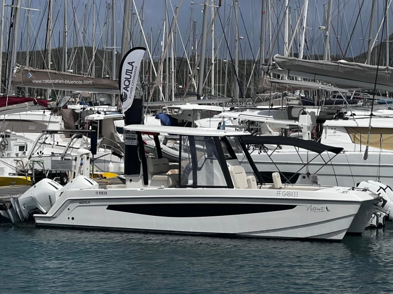 Pronajmout si Aquila 28 Molokai v Le Marin