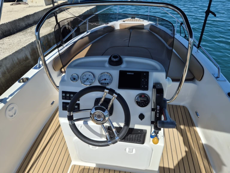 Pronájem jachty v Poreč -Holiday 19 Open na Samboatu