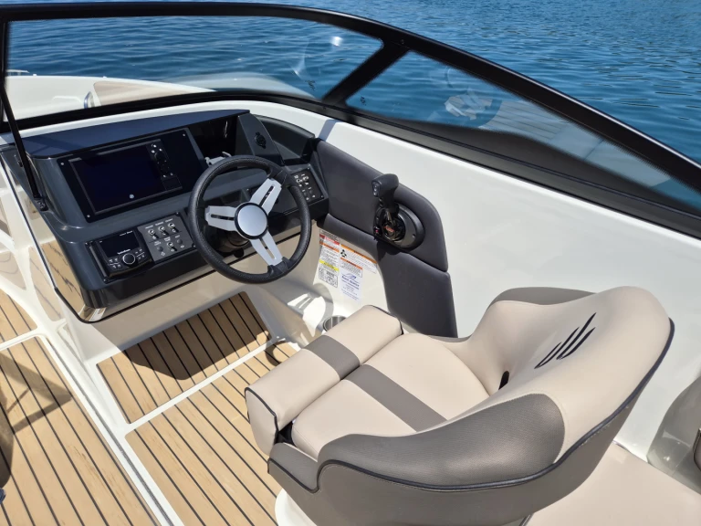 Pronájem jachty v Poreč -Bayliner VR6 OB na Samboatu