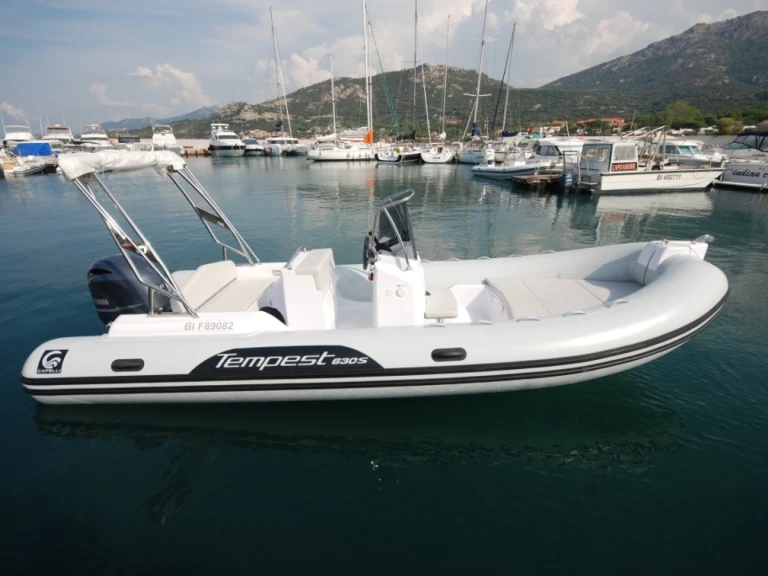 Pronájem lodi Le Lavandou lákavé ceny Tempest 630