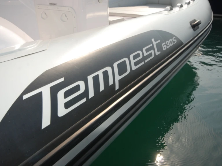 Pronájem Polotuhá loď v Le Lavandou -Capelli Tempest 630