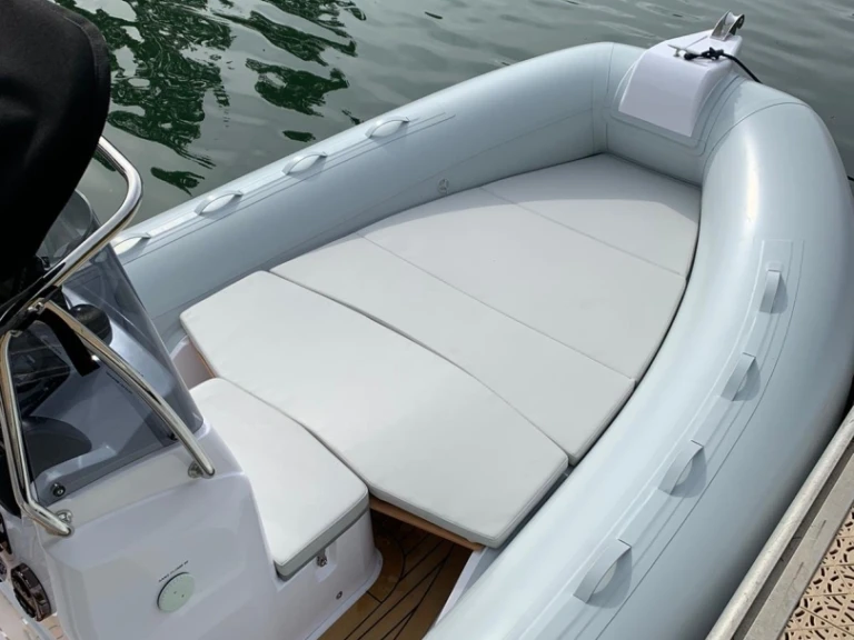 Pronájem lodi Capelli Tempest 630 v Le Lavandou na Samboatu