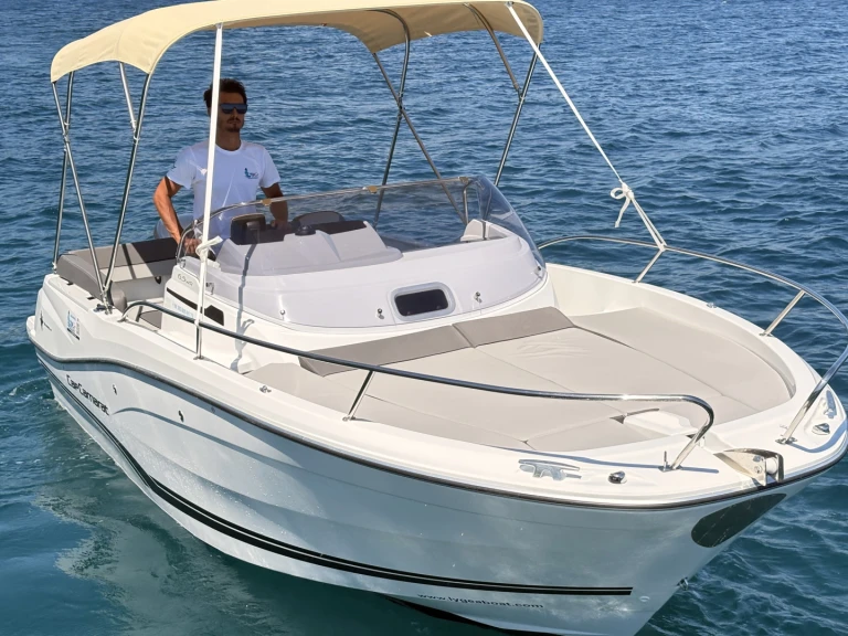 Pronajmout si Jeanneau Cap Camarat 6.5 WA Serie 3 v Porto di Amalfi Marina Coppola