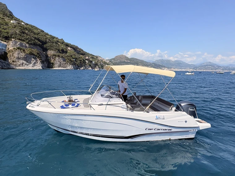 Jeanneau Cap Camarat 6.5 WA Serie 3 jednotlivci a charterové společnosti v Porto di Amalfi Marina Coppola