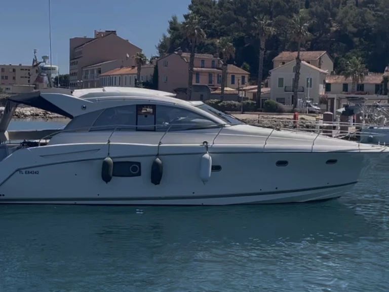 Jeanneau Prestige 440 S jednotlivci a charterové společnosti v Toulon
