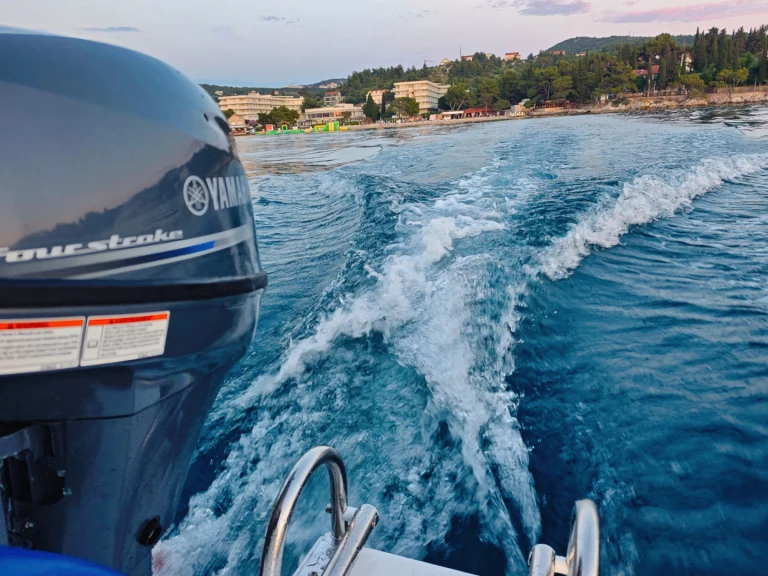 Pronajmout si Elan Pasara 490 v Cavtat