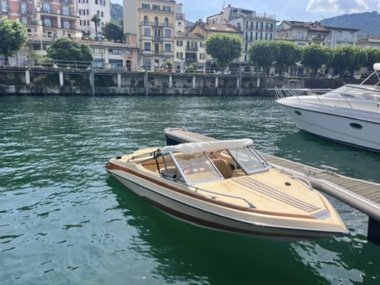 Pronájem lodi Glastron SSV 164 v Stresa na Samboatu