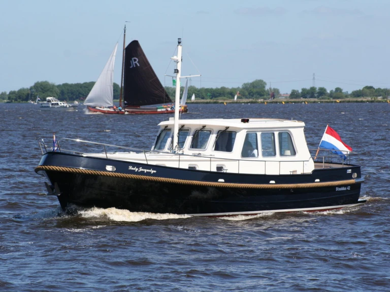 Pronájem Motorová loď staaldus s licencí