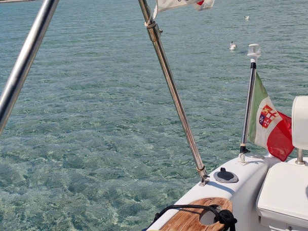 Pronajmout si Sessa Marine Key Largo 25 v Carloforte