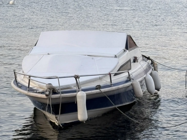 Motorová loď k pronájmu v Stresa za nejlepší cenu
