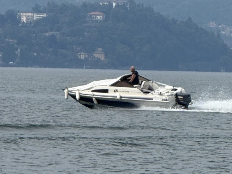 A HELLAS Hermes  jednotlivci a charterové společnosti v Stresa