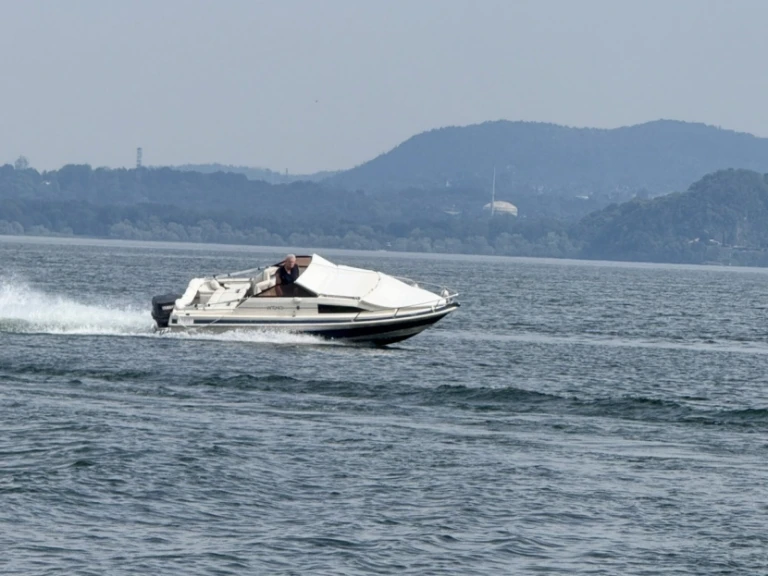 Pronajmout si A HELLAS Hermes  v Stresa