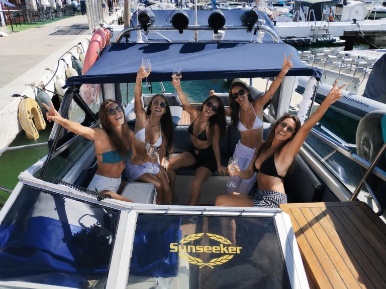 Pronajmout si Sunseeker Portofino v Fuengirola