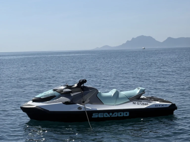 Vodní skútr k pronájmu v Antibes za nejlepší cenu