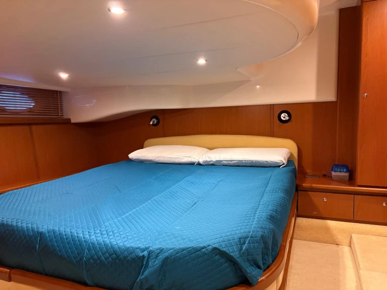 Azimut Atlantis 42 jednotlivci a charterové společnosti v San Teodoro