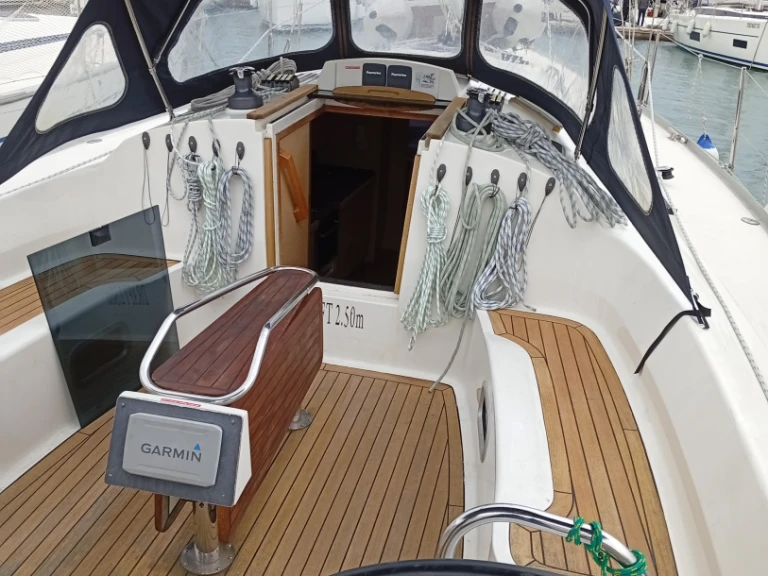 Cobra 411 jednotlivci a charterové společnosti v Trogir