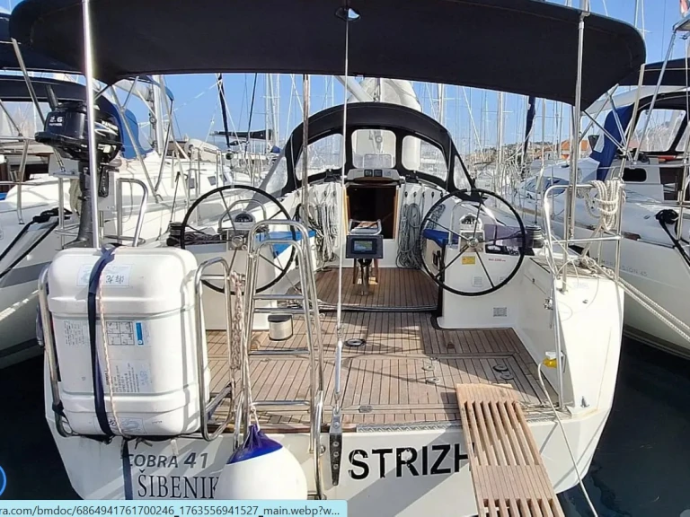 Pronajmout si Cobra 411 v Trogir