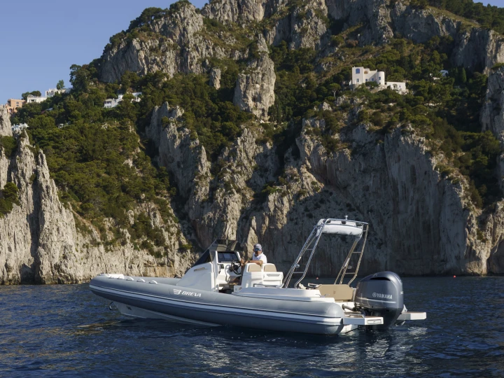 BREVA BREVA 800 jednotlivci a charterové společnosti v Sorrento