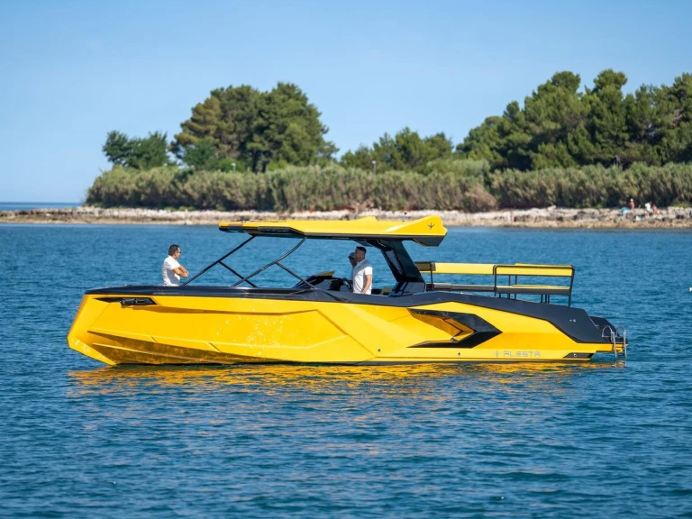 Pronájem lodi Rovinj lákavé ceny Raptor 