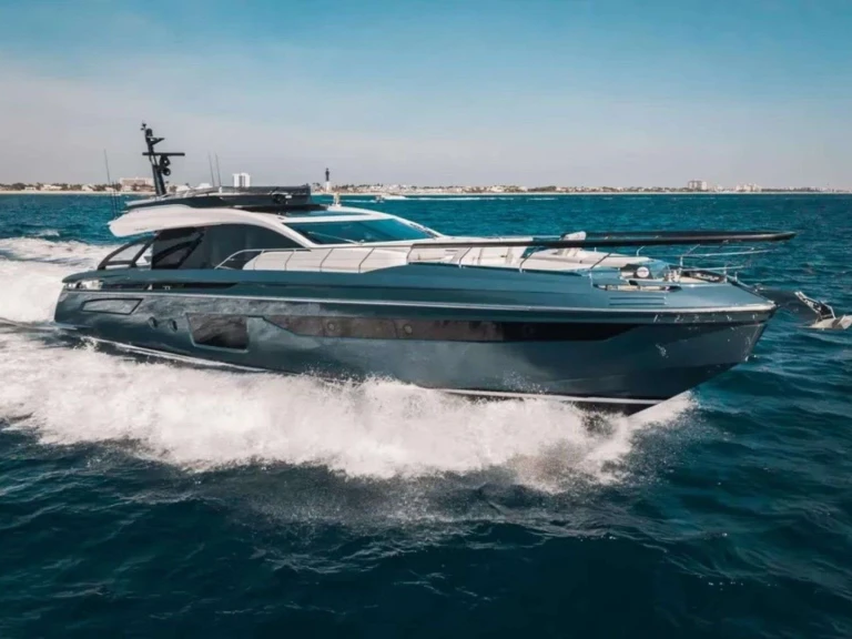 Pronajmout si Azimut Six Seven v Miami