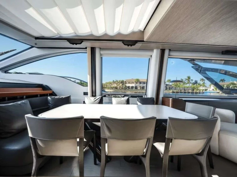 Pronájem lodi Miami lákavé ceny Six Seven