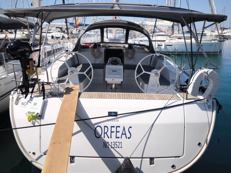 Bavaria Cruiser 46 jednotlivci a charterové společnosti v Lavrio