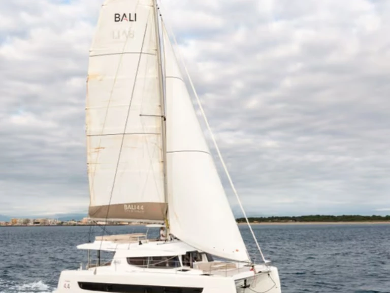 Pronájem lodi Bali Bali 4.4 v Airlie Beach na Samboatu