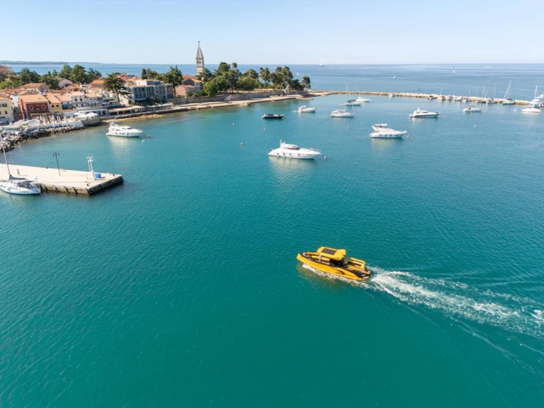 Pronájem lodi Rovinj lákavé ceny Raptor 