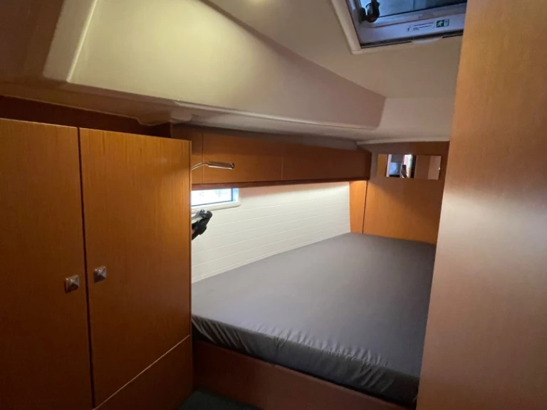 Pronájem lodi Lavrio lákavé ceny Cruiser 46