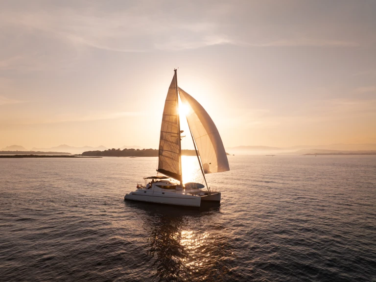 Pronájem Katamarán Fountaine Pajot s licencí