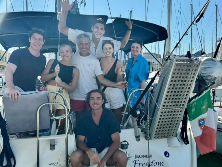 Jeanneau Sun Odyssey 40 jednotlivci a charterové společnosti v Marina Lido