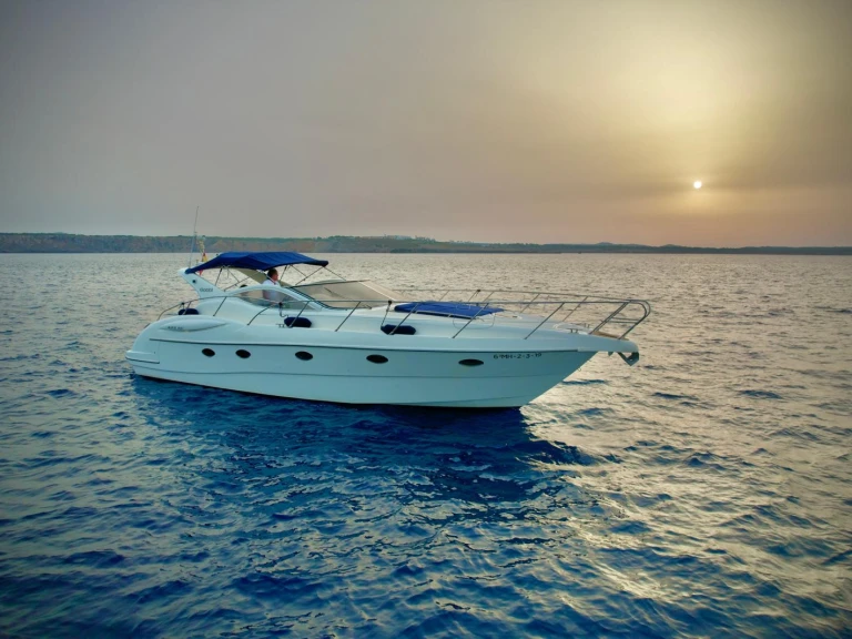 Pronajmout si Gobbi Atlantis 425 SC v Mahon Port