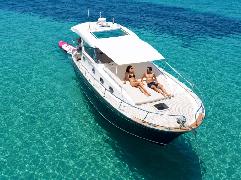 Pronajmout si Apreamare 100 comfort v Mahon Port