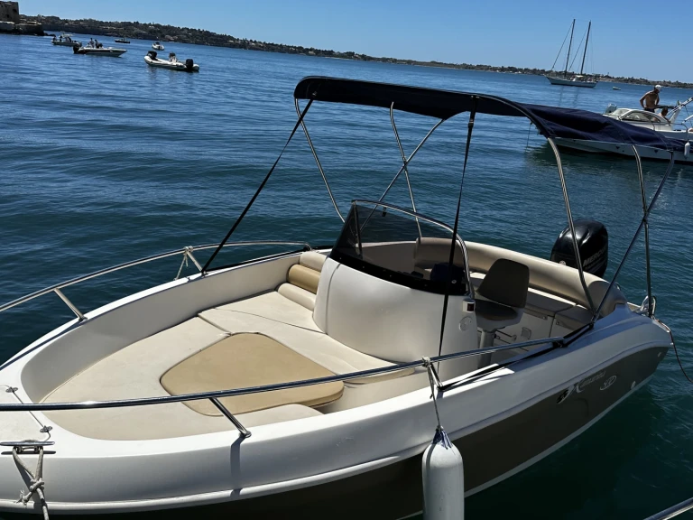 Pronajmout si Kamarina 505 v Siracusa