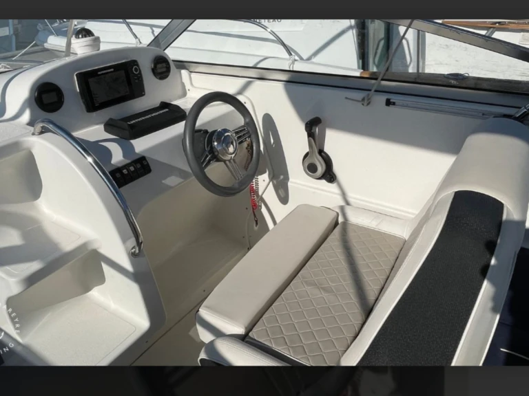 Pacific Craft Pacific Craft 690 DC jednotlivci a charterové společnosti v Pornichet
