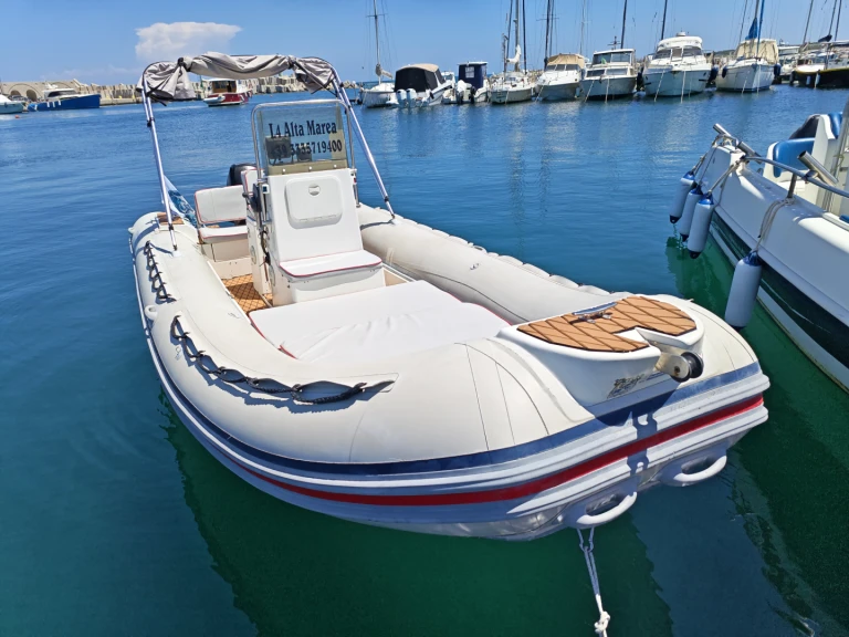 Pronajmout Polotuhá loď se skipperem či ne Mistral 610  v Marina di San Foca