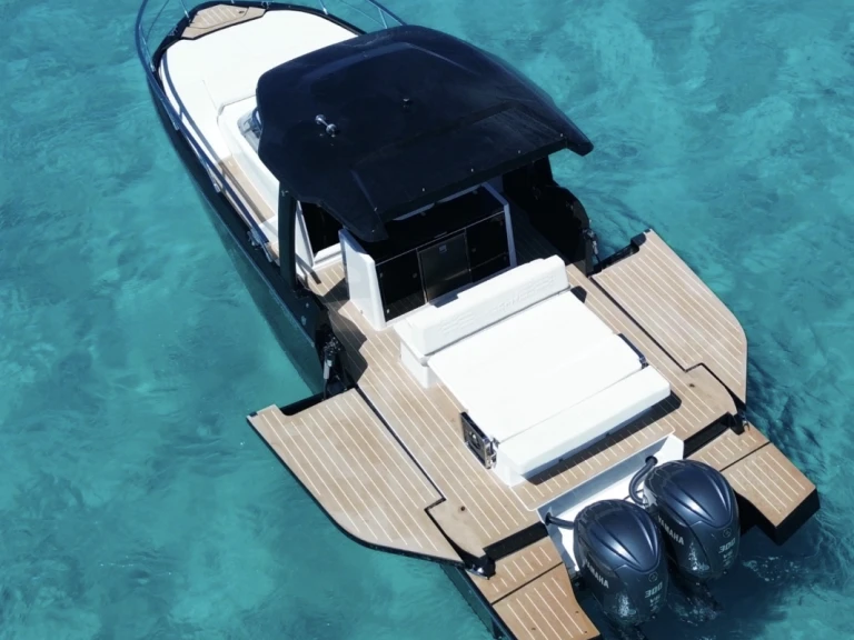Idea Marine Idea 100 jednotlivci a charterové společnosti v Porto Cervo