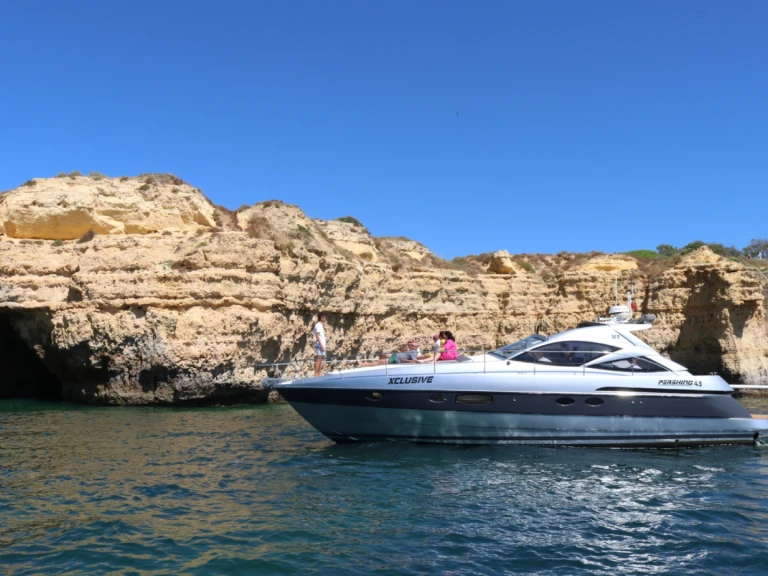 Pronajmout Jachta se skipperem či ne Pershing v Albufeira 
