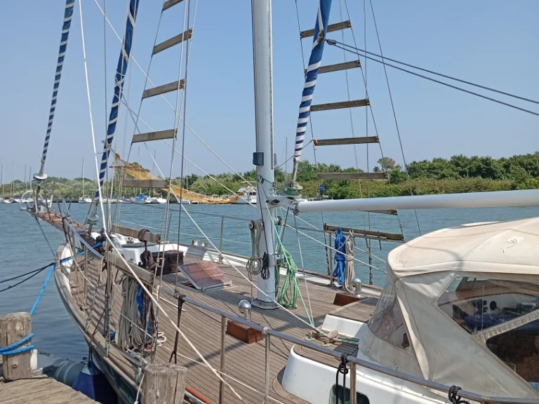 Pronájem Plachetnice v Porto Turistico Di Roma (Ostia) -Schooner Staysail