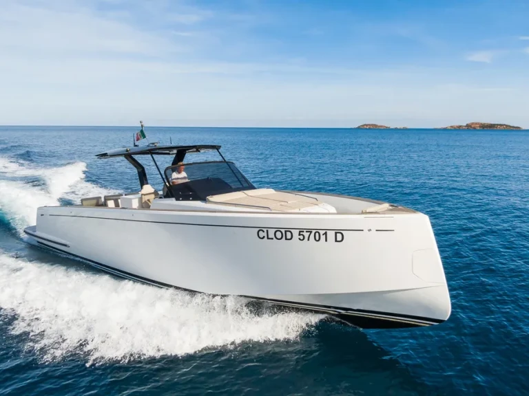 Pronajmout Jachta se skipperem či ne Pardo Yachts v Juan-les-Pins