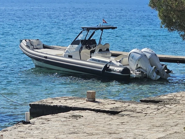 Pronájem lodi Nuova Jolly Prince 30 v Marina Zenta na Samboatu