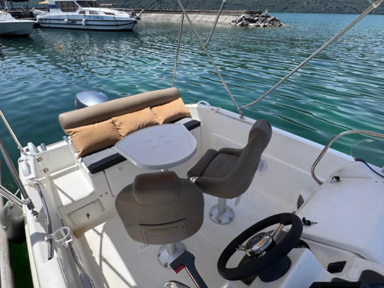 Pronájem lodi Aix-les-Bains lákavé ceny B2 Marine