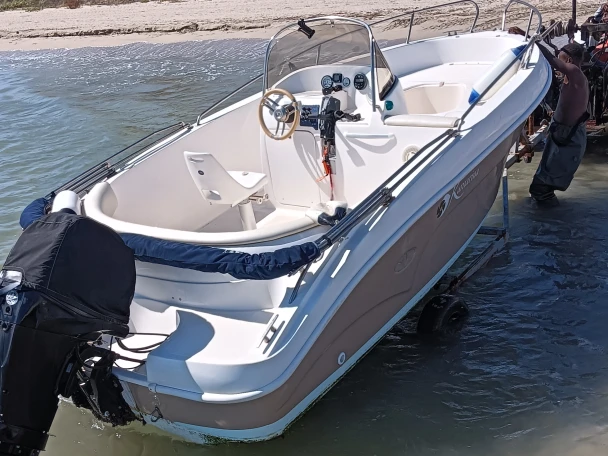 Pronajmout Motorová loď se skipperem či ne Kamarina 505 v Siracusa